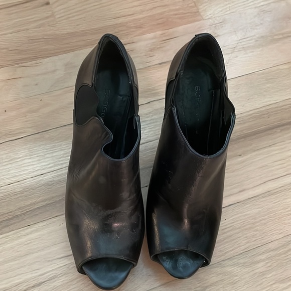 BCBG women’s size 8 black leather open toe booties - Picture 2 of 3